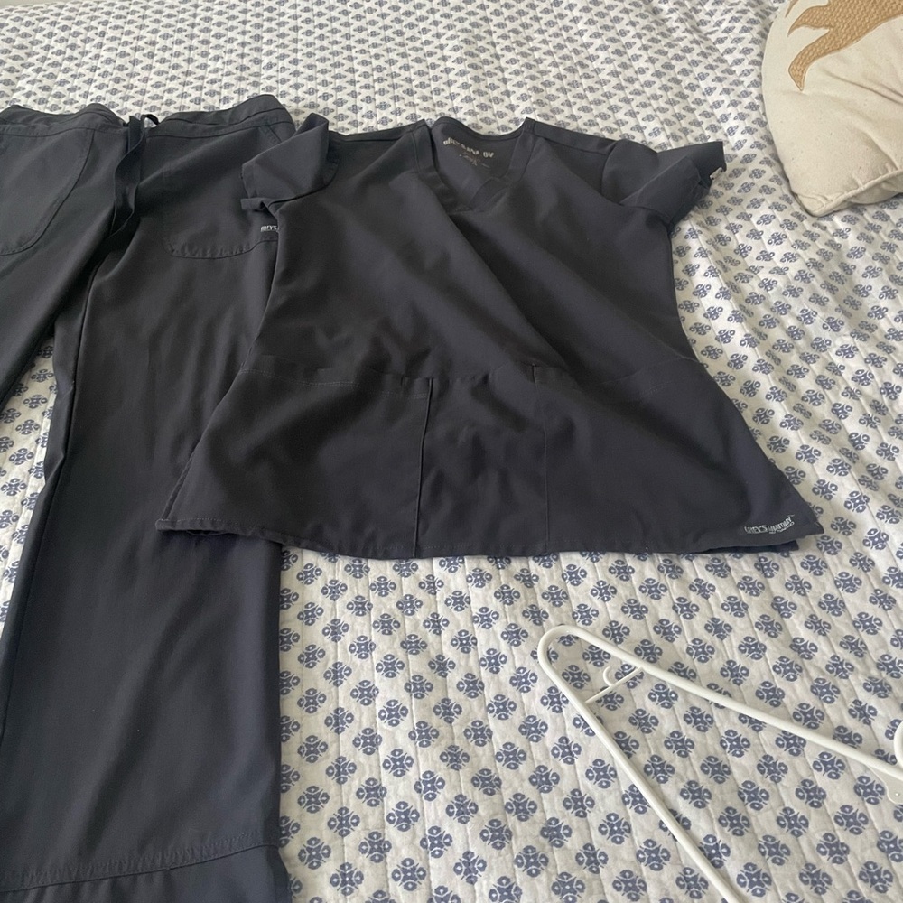 Barco gray’s anatomy signature collection top and bottom in size xs worn 1 time